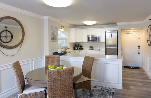 Bahama Reef Hotel | Dolphin Cove - Adults Only