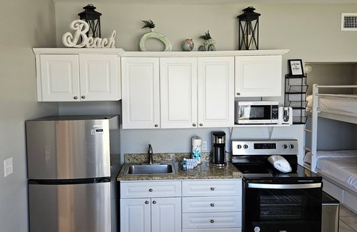 Crystal Shores Cottage | Dolphin Daze-Unit B - Downstairs - Walk to the beach!