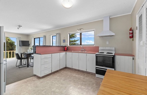 Tutukaka House | Dolphin Hideaway - Tutukaka Holiday Bach