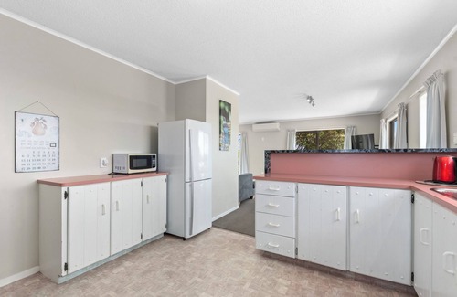 Tutukaka House | Dolphin Hideaway - Tutukaka Holiday Bach