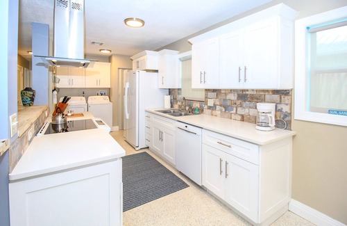 Stuart House | DOLPHIN HOUSE-MINUTES FROM BEACHES, SHOPPING & RIVERWALK! BEAUTIFULLY RENOVATED.