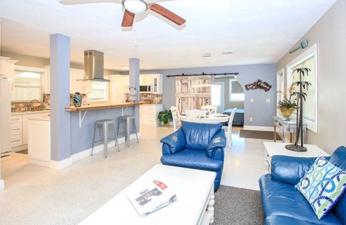 Stuart House | DOLPHIN HOUSE-MINUTES FROM BEACHES, SHOPPING & RIVERWALK! BEAUTIFULLY RENOVATED.