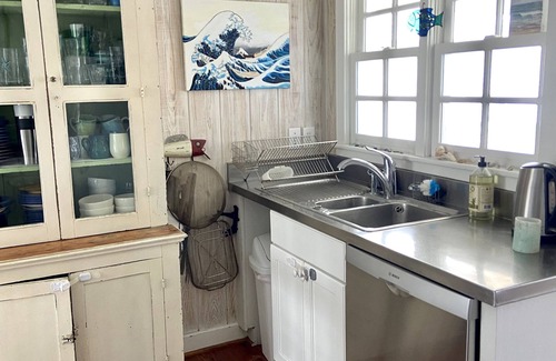 Wrightsville Beach Cottage | DOLPHIN HOUSE - Family Vacation Cottage- Special rates for July and August!