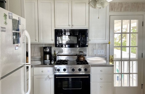 Wrightsville Beach Cottage | DOLPHIN HOUSE - Family Vacation Cottage- Special rates for July and August!