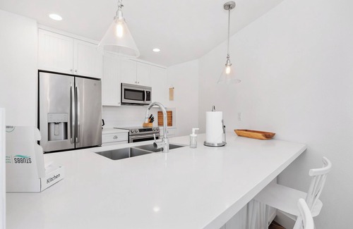 Solana Beach Condo | Dolphin's Drift - Ocean Views, Remodeled! Near Beach, Pool