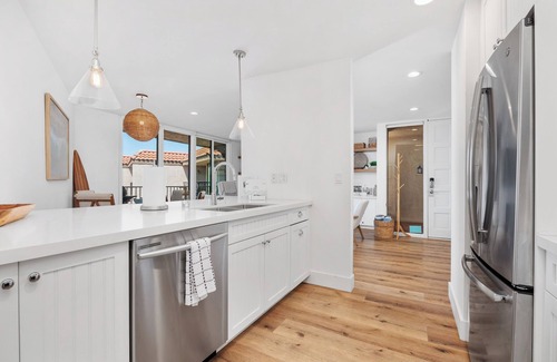 Solana Beach Condo | Dolphin's Drift - Ocean Views, Remodeled! Near Beach, Pool