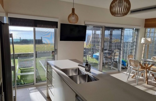 Port Stephens Council Apartment | 'Dolphin Shores' *2 SUPs 2 Kayaks* WATERFRONT ACCOMMODATION Port Stephens