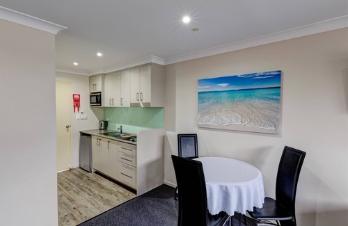 Vincentia Hotel | Dolphin Shores