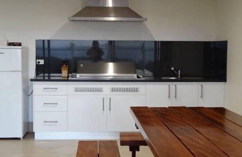 Wright House | Dolphin - Stunning 5 bedroom Eco and Pet Friendly House, Venus Bay SA