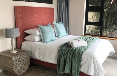 Herolds Bay House | Dolphin View