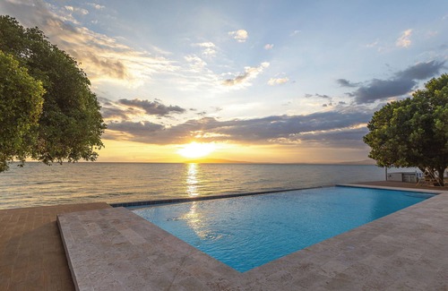 Las Charcas House | Dolphin Village Beach Front Ocoa Bay