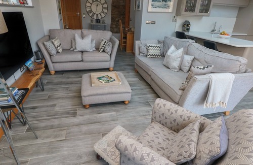 Dinas Cross Cottage | DOLWERN, family friendly, country holiday cottage in Dinas Cross