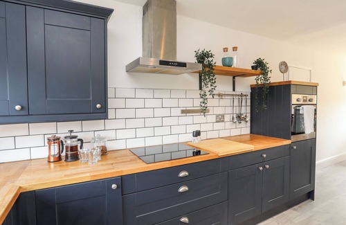 Menai Bridge Cottage | Dolwyn