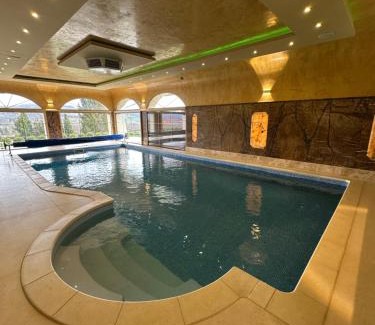 Mucharz House | Dom na Wyłączność z Wanną z Hydromasażem, Sauną i Basenem