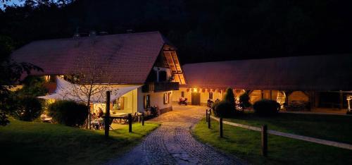 Ratez House | Domačija Šeruga Countryside hotel