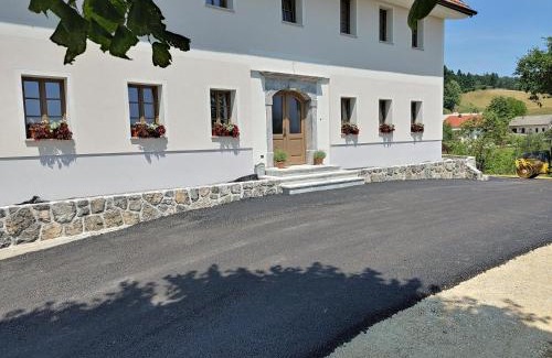 Predjama House | Domačija Blaževc