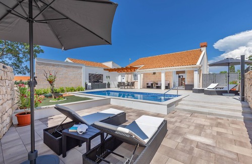 Cilipi Villa | DoMa 2bdm villa near Dubrovnik