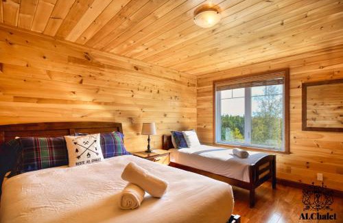 Petite-Riviere-Saint-Francois Ski Chalet | Domaine du Hameau