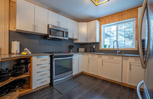 Matawinie Regional County Municipality Apartment | Domaine des Pins |Beach |HotTub & Sauna| 4 Chalets