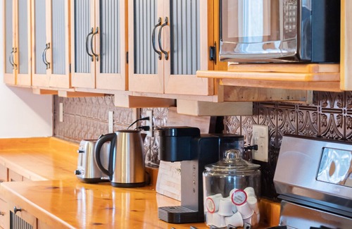 Utterson Cabin | Doma Lodge - Cozy Muskoka Cabin in the Woods