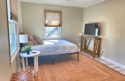 Fayetteville House | Doma sleeps up to 6 guests