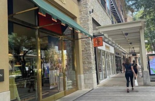 McNeil House | Domain Luxury 2 bedroom apartment! Self check in.