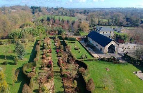 Livry House | Domaine Albizia