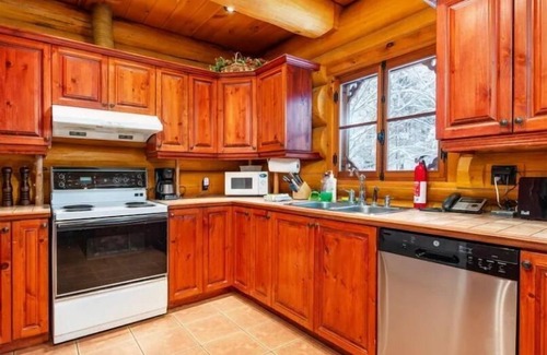 Grenville-sur-la-Rouge Ski Chalet | Domaine La Cedriere.