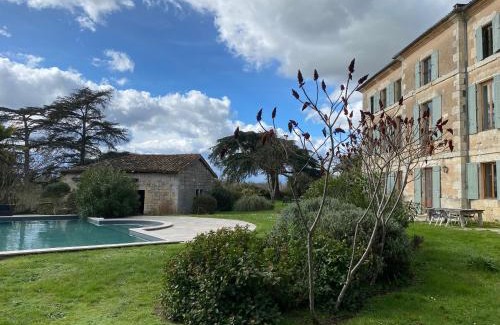 La Croix-Blanche House | Domaine de Bernou