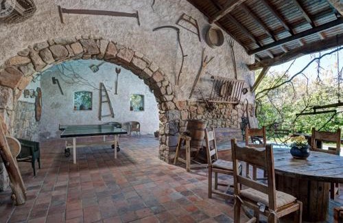 Essertines-en-Donzy House | Domaine de Campagne : Charme Authentique avec Piscine et Spa - FR-1-496-364