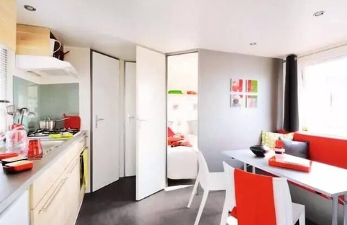 St-Sulpice-de-Mareuil House | Domaine de Corneuil * - Mobil-home Premium Capucine - 2 bedrooms + terrace semi-covered 4 people