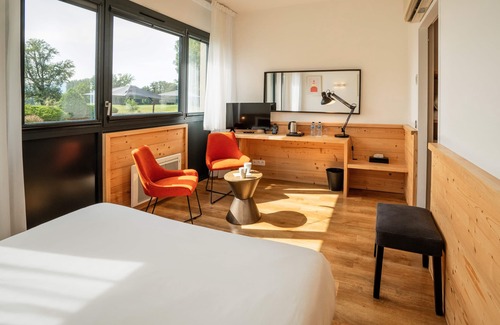 Saint-Quentin-sur-Isere Hotel | Domaine de Charmeil