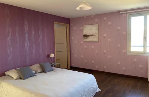 Saint-Jean-d'Ardieres Bed & Breakfast | Domaine de la Noiseraie - Suites spacieuses