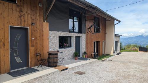 La Roche-sur-Foron House | Domaine de la Griffe - Chambres d'hôtes "Roche Parnal"