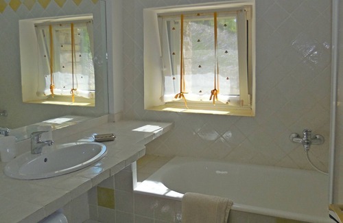 Vacheres Other | Domaine de La Lave Camille Authentique mas Provençal Pour Amoureux de la Nature