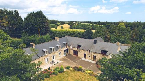 Saint-Donan House | Domaine de La Ville Suzanne - Chambres d'hôtes, Roulottes et Cabanes