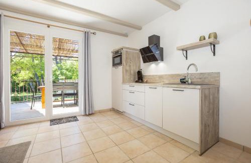 Eyguieres Apartment | Domaine De Meyrol - Gite 3