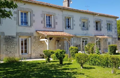Saint-Jean-d'Angely Bed & Breakfast | Domaine de Pelouaille - chambre d'hôtes