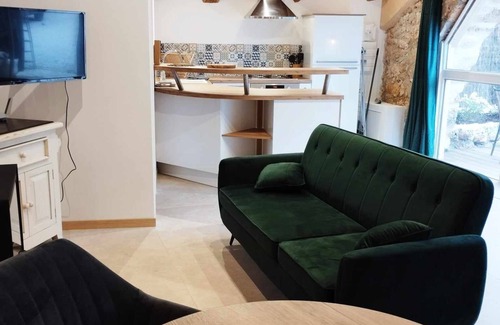 Le Caylar Apartment | Domaine de Servières - Gîte le Studio sur Site Natura 2000 et Animaux de Ferme