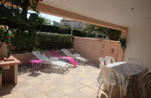 Portiragnes-Plage Villa | Domaine de vacances à 600m de la plage villa 3 chambres climatisées 7 couchages WIFI terrasse parking animations et piscines en supplément LRPDSR8