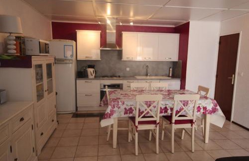 Portiragnes-Plage Villa | Domaine de vacances à 600m de la plage villa 3 chambres climatisées 7 couchages WIFI terrasse parking animations et piscines en supplément LRPDSR8