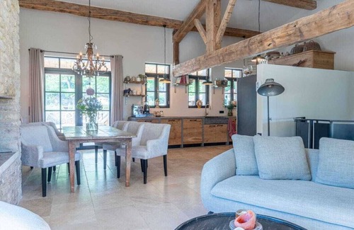 Menerbes Villa | Domaine de Valmenon Comfortable holiday residence