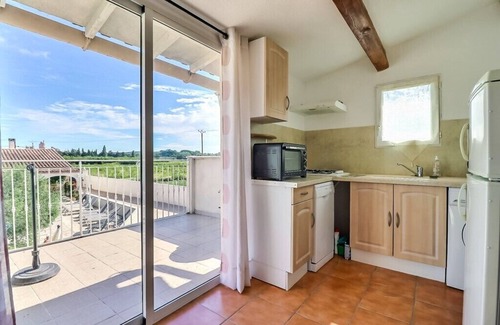 Beaucaire Apartment | Domaine des Oliviers-Apartment for 4 to 6 people with swimming pool