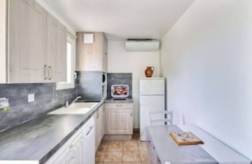 Beaucaire Apartment | Domaine des Oliviers-Appt for 2 to 4 people with swimming pool