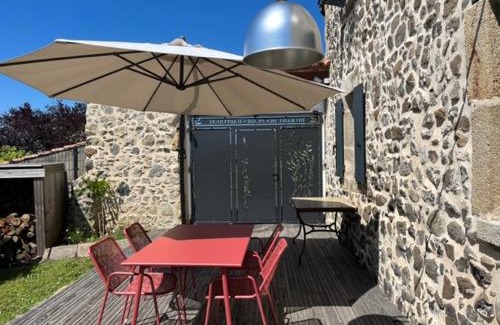 Aulhat-Flat House | Domaine des Pierres D Auvergne