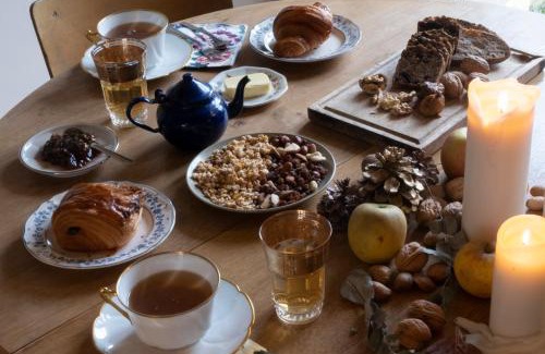 Droue-sur-Drouette House | Domaine des Pousses, Chambres d'hôtes au coeur d'un village de campagne