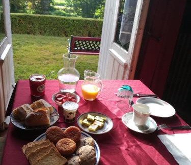 Montmoreau-Saint-Cybard Bed & Breakfast | Domaine de Champ rose