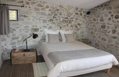 Chomerac Bed & Breakfast | Domaine Insolite du Petit Moras