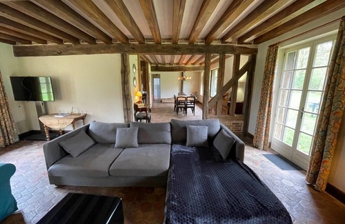 Brinon-sur-Sauldre House | Domaine Les Muids - Gîte "les Oiseaux". Piscine et Forêt Privée Proche de Paris