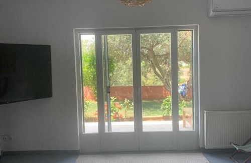 Oropos House | Domaine LRF